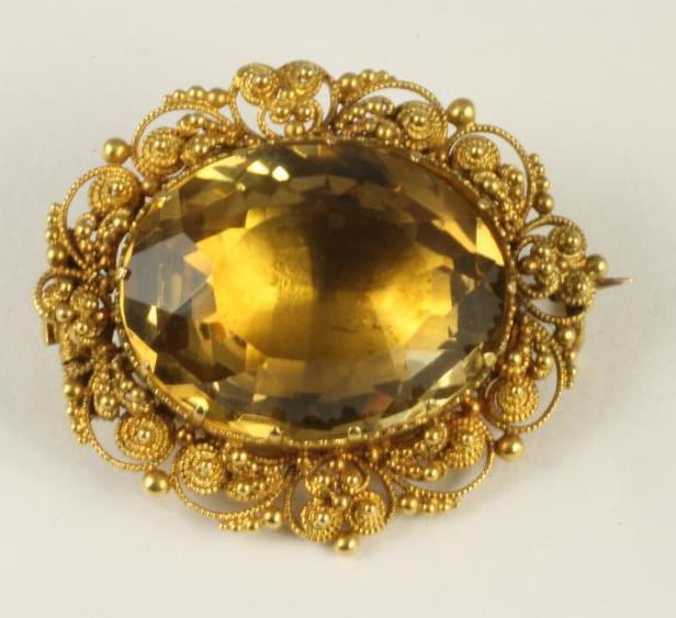 A CITRINE BROOCH Image