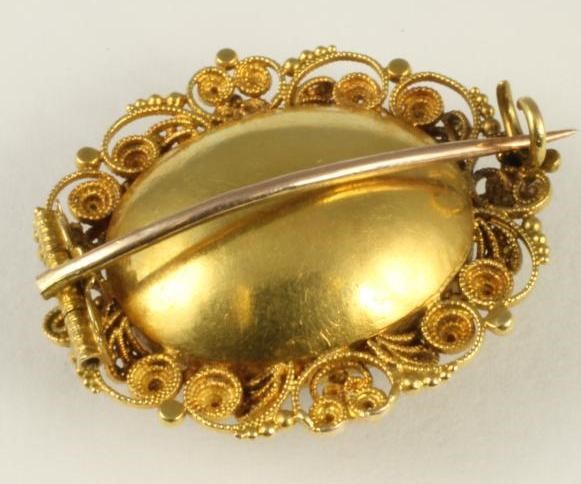 A CITRINE BROOCH Image