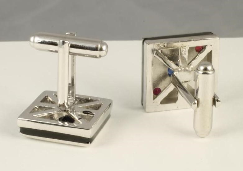 A PAIR OF MODERN SILVER CUFFLINKS Image