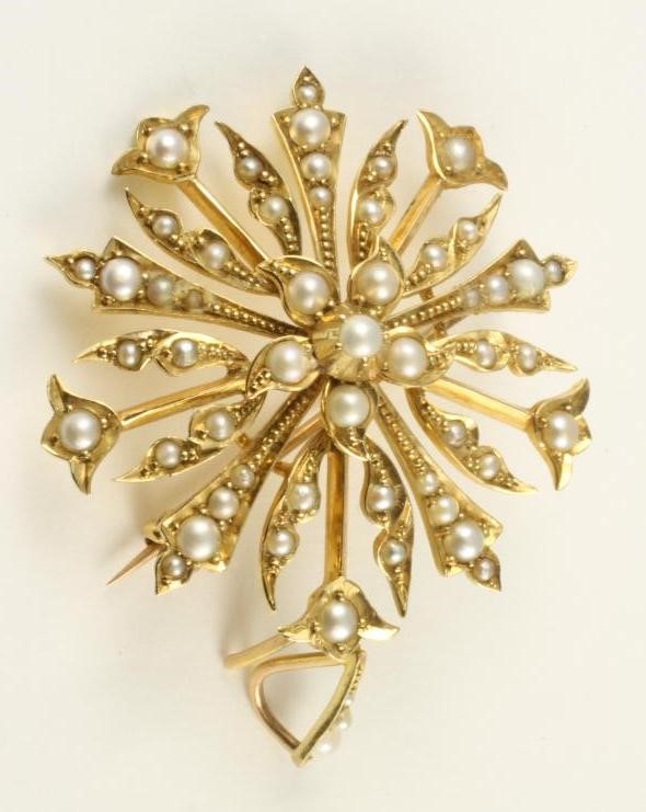 A LATE VICTORIAN 15CT GOLD BROOCH/PENDANT in the form of a flowerhead set with numerous split seed Image