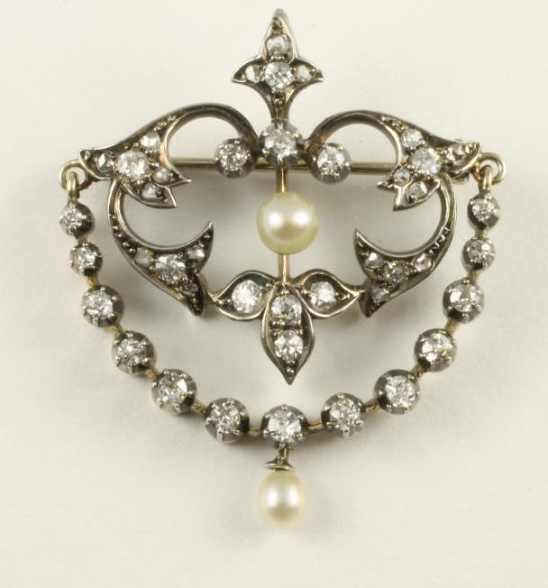 A VICTORIAN GIRANDOLE DIAMOND BROOCH Image