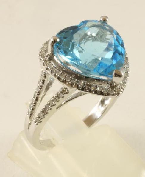 A BLUE TOPAZ AND DIAMOND DRESS RING Image