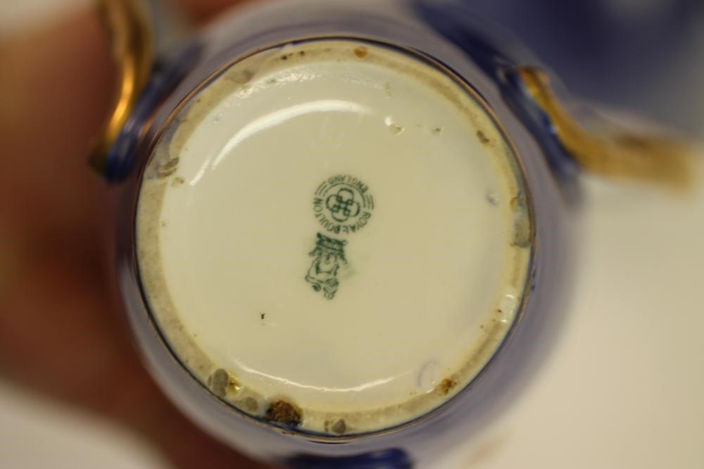 A DOULTON BURSLEM EARTHENWARE PLATE Image