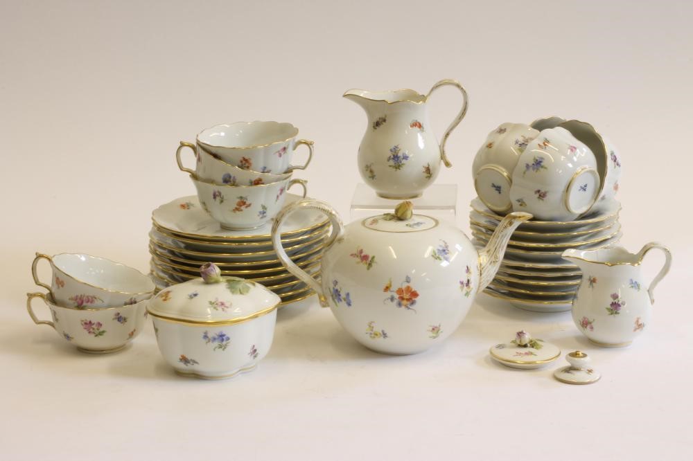 A MEISSEN PORCELAIN PART TEA SERVICE Image