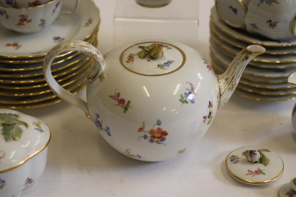 A MEISSEN PORCELAIN PART TEA SERVICE Image