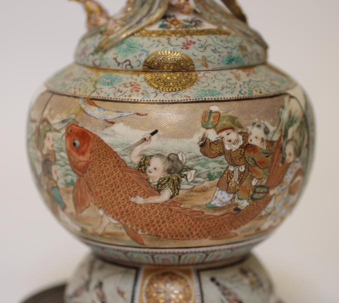 A SATSUMA EARTHENWARE POT POURRI JAR Image