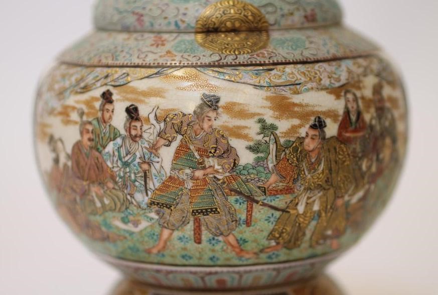 A SATSUMA EARTHENWARE POT POURRI JAR Image