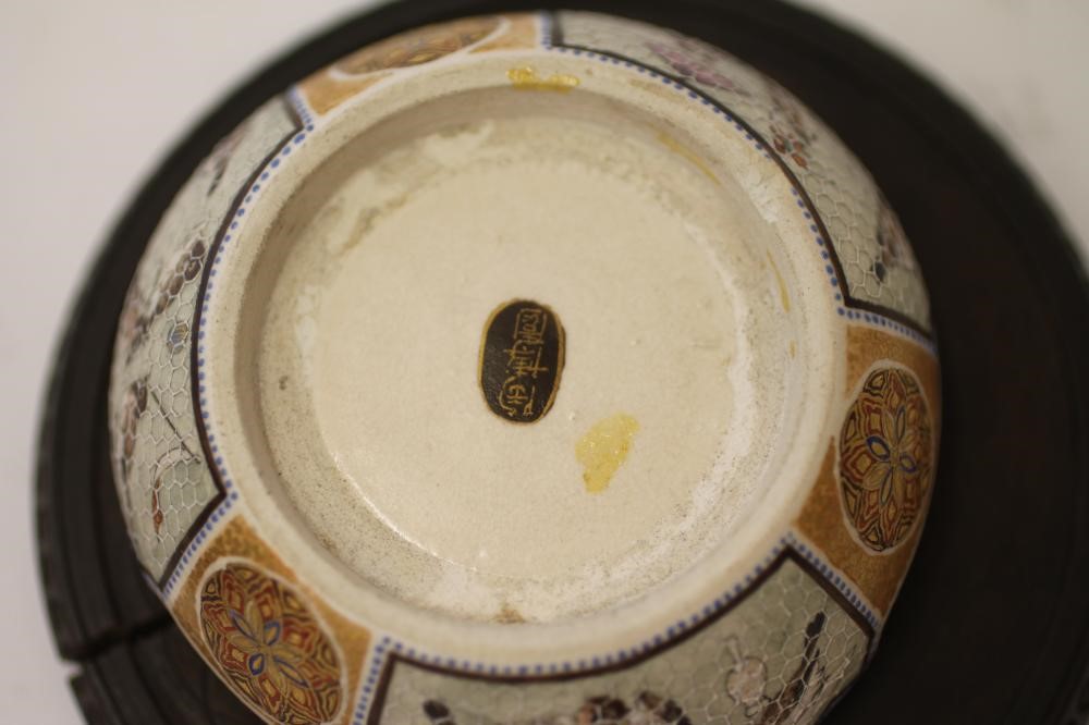 A SATSUMA EARTHENWARE POT POURRI JAR Image