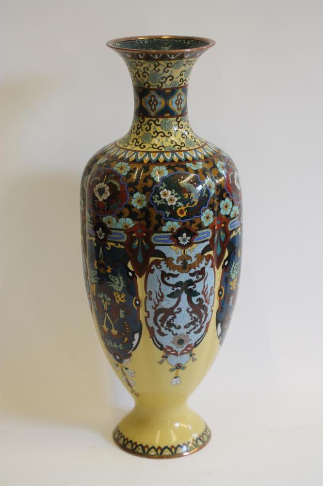 A LARGE CHINESE CLOISONNE ENAMEL ON COPPER VASE Image