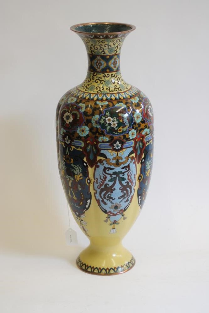 A LARGE CHINESE CLOISONNE ENAMEL ON COPPER VASE Image