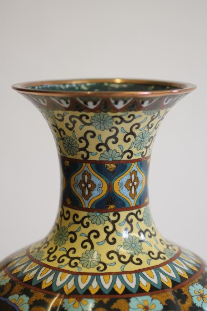A LARGE CHINESE CLOISONNE ENAMEL ON COPPER VASE Image