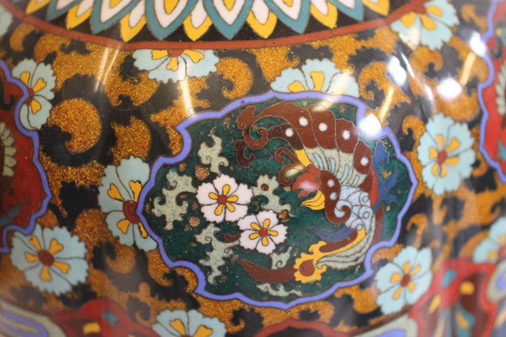 A LARGE CHINESE CLOISONNE ENAMEL ON COPPER VASE Image