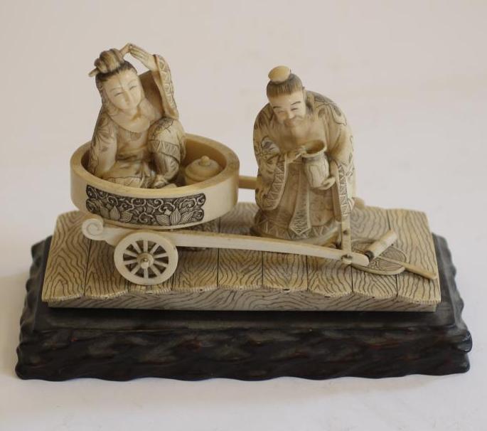 A JAPANESE MARINE IVORY FIGURE GROUP Image