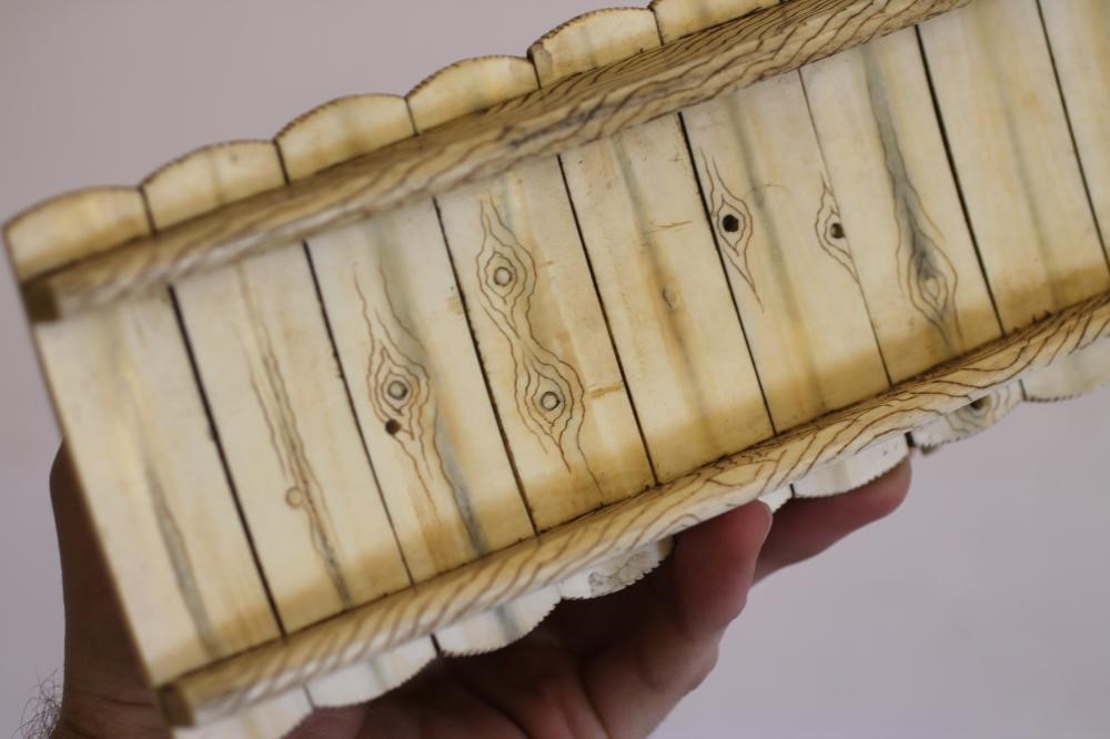 A JAPANESE MARINE IVORY FIGURE GROUP Image