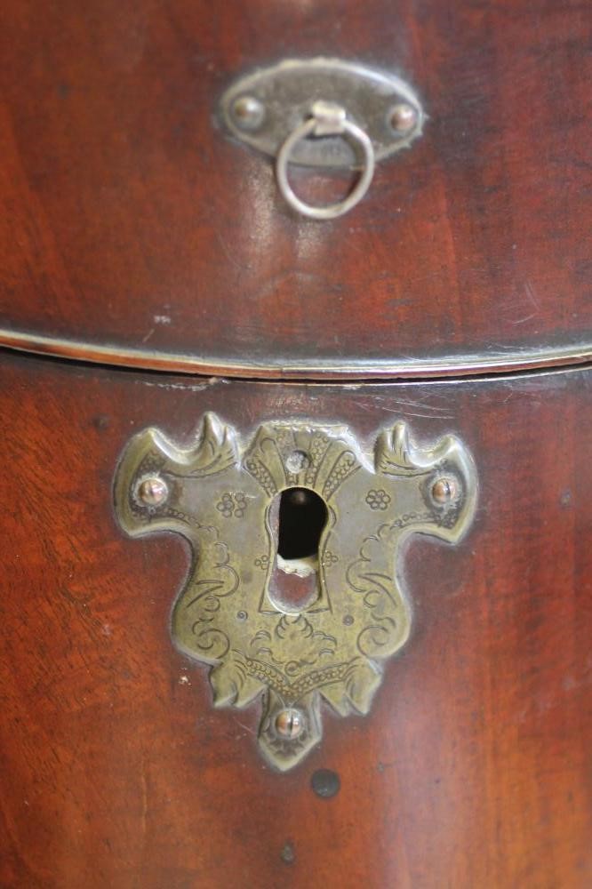 A GEORGIAN MAHOGANY KNIFE BOX Image