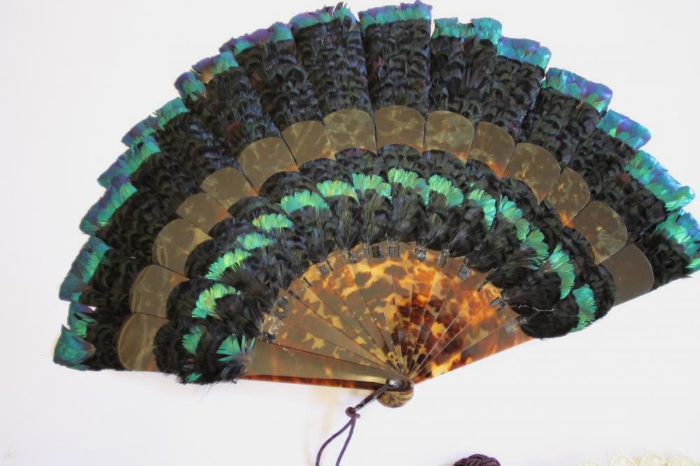 A CANTONESE IVORY BRISE FAN Image