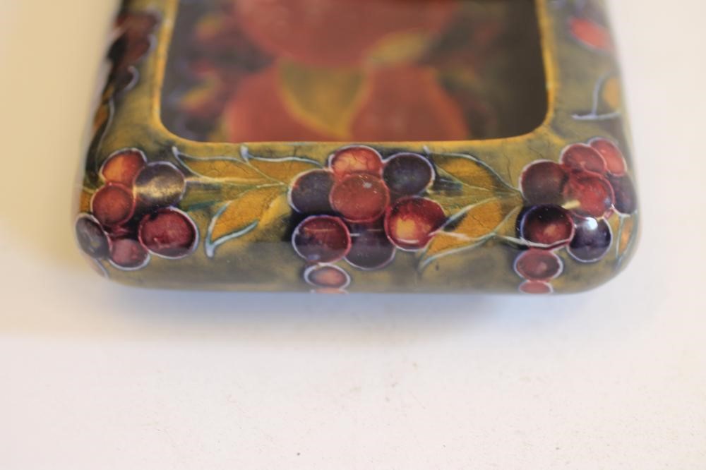 A WILLIAM MOORCROFT POTTERY DISH Image