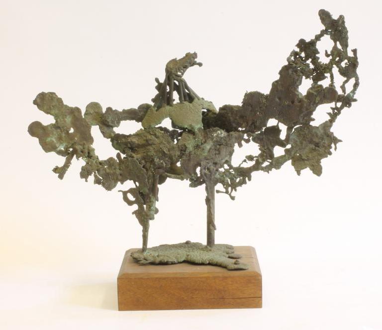 A BRONZED METAL SCULPTURE OF A BIRD Image