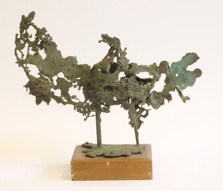 A BRONZED METAL SCULPTURE OF A BIRD Image
