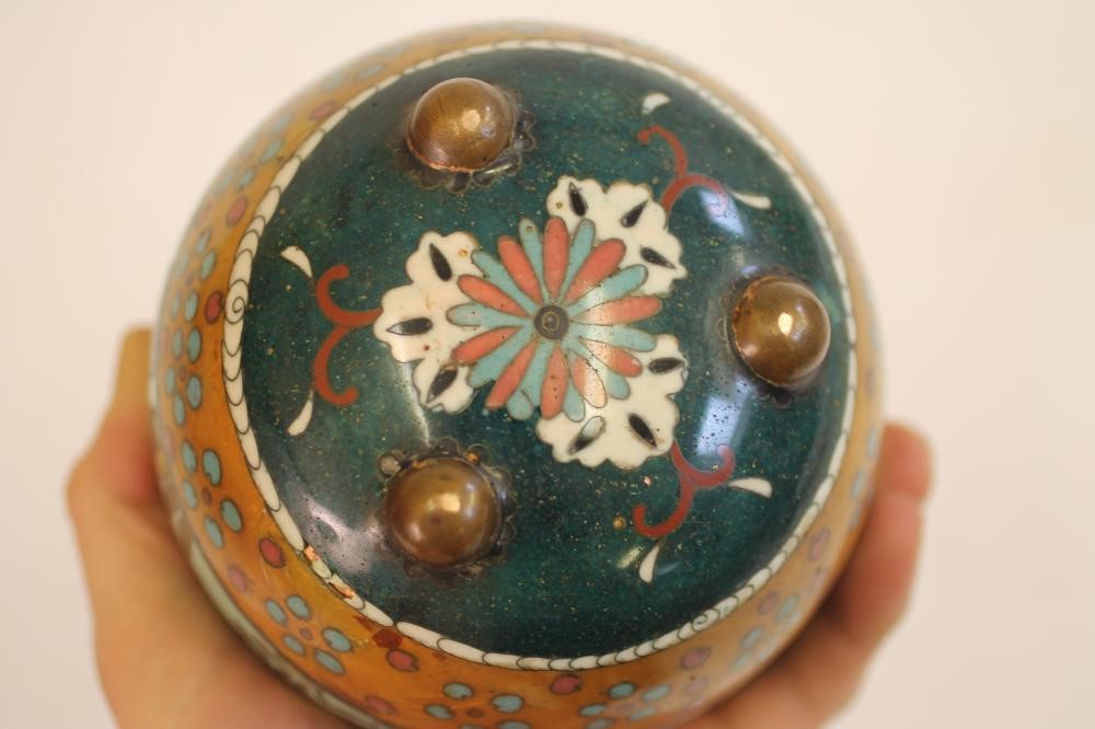 A JAPANESE IVORY FIGURE Image