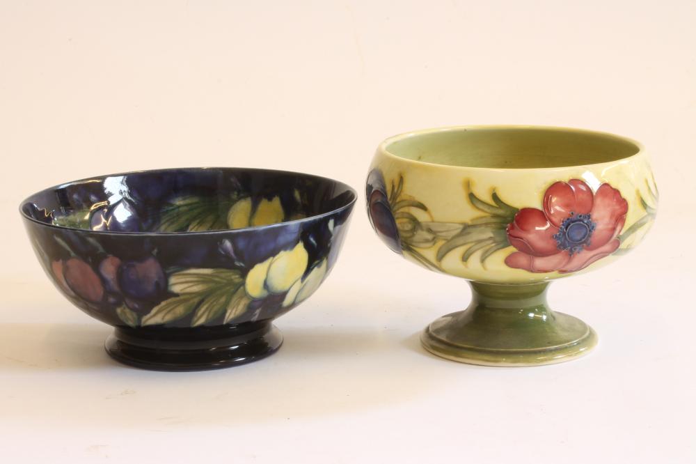 A WILLIAM MOORCROFT POTTERY LOW PEDESTAL BOWL Image