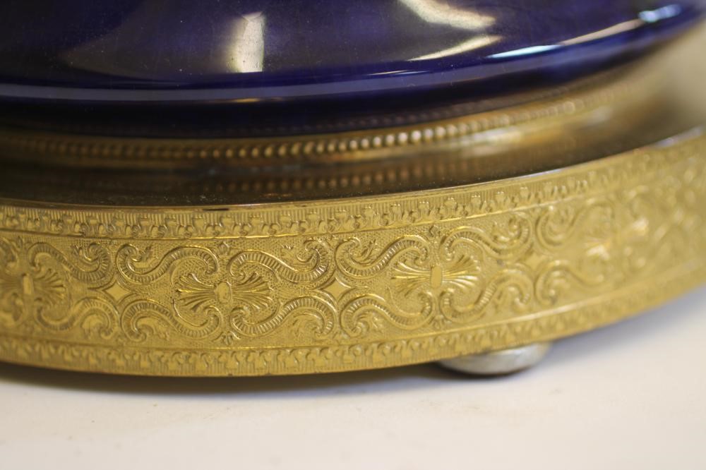 A MOORCROFT POTTERY TABLE LAMP Image