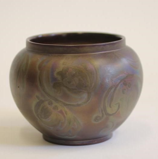 A BURMANTOFTS "FAIENCE" LEEDS FIRECLAY LUSTRE CACHE-POT Image