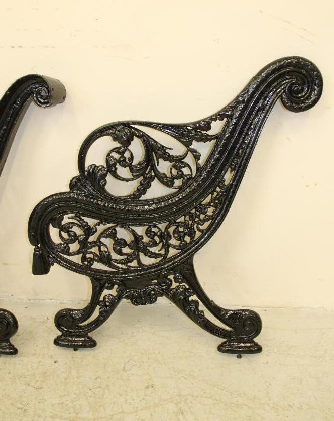 A PAIR OF VICTORIAN CAST IRON PARK BENCH ENDS and matching central support Image