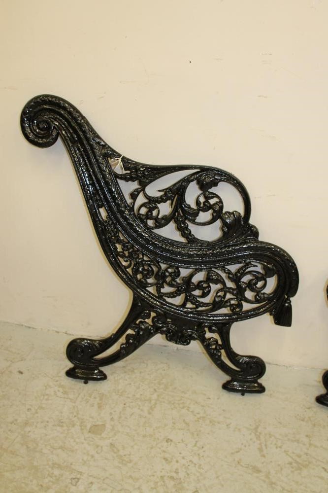 A PAIR OF VICTORIAN CAST IRON PARK BENCH ENDS and matching central support Image