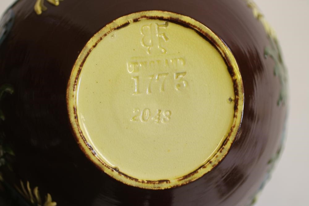 A LATE VICTORIAN BURMANTOFTS "FAIENCE" DOCUMENTARY SMALL JARDINIERE Image