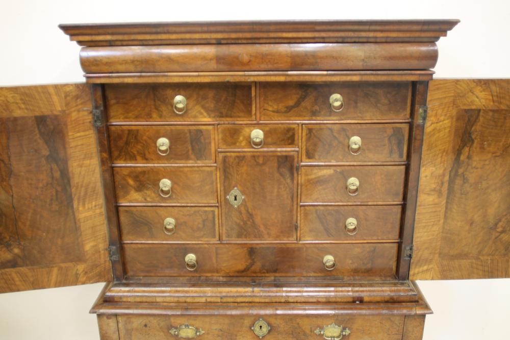 A WILLIAM & MARY WALNUT AND FEATHER BANDED CABINET ON STAND Image