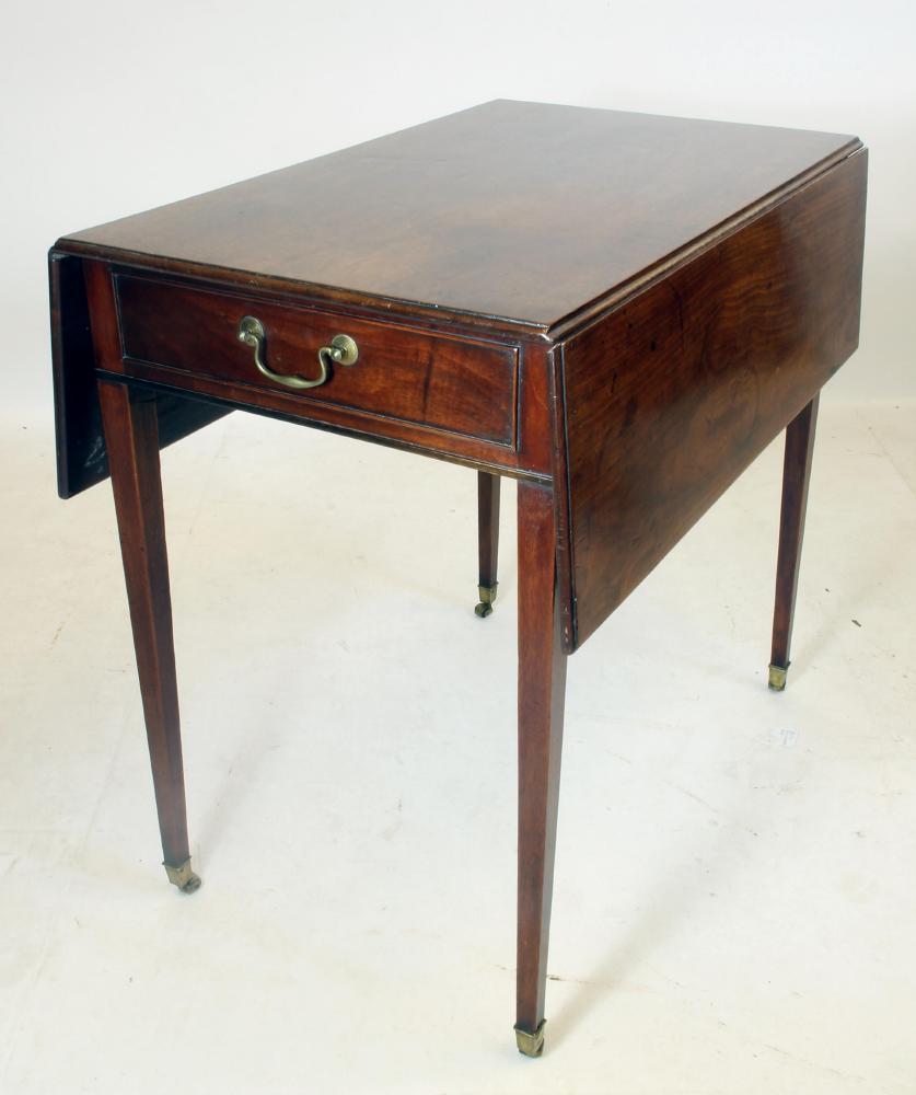 A GEORGIAN MAHOGANY PEMBROKE TABLE Image