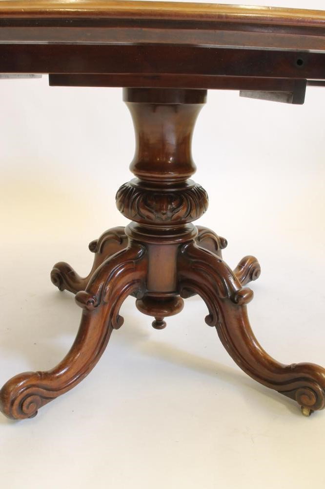 A VICTORIAN MAHOGANY LOO TABLE Image
