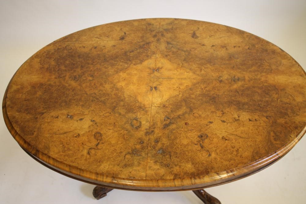 A VICTORIAN WALNUT LOO TABLE Image