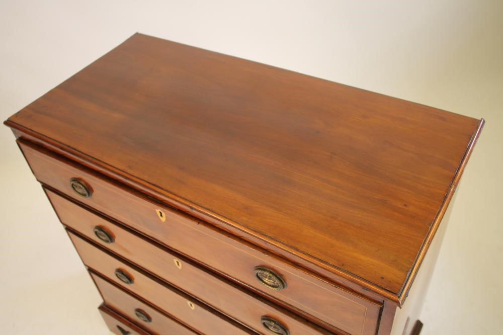 A GEORGIAN MAHOGANY CHEST Image