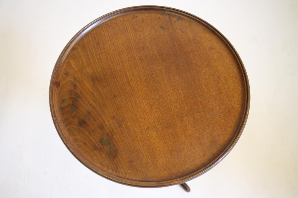 A GEORGIAN MAHOGANY TRIPOD TABLE Image