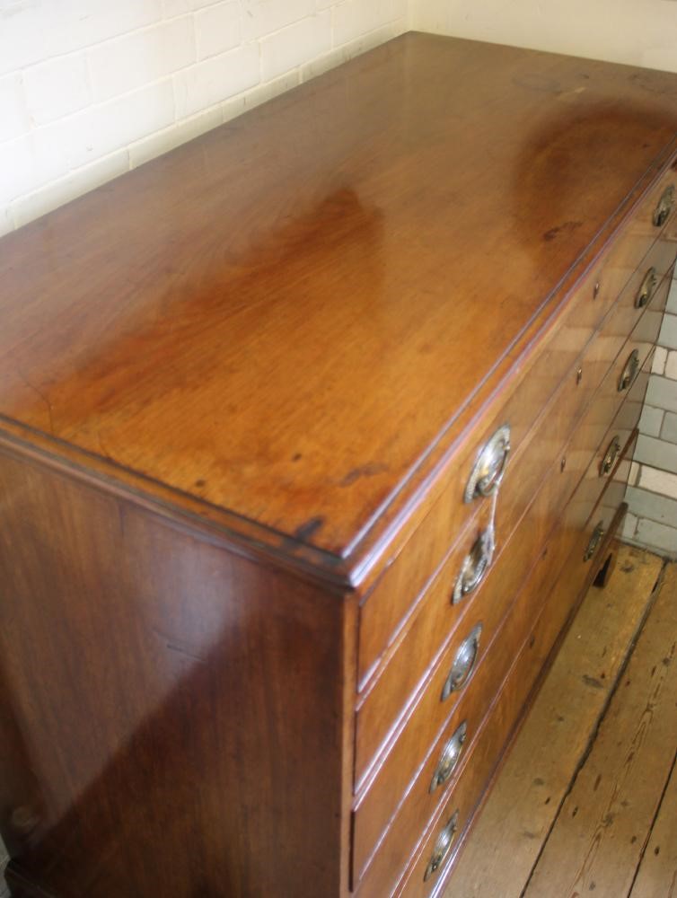 A LARGE GEORGIAN MAHOGANY CHEST Image