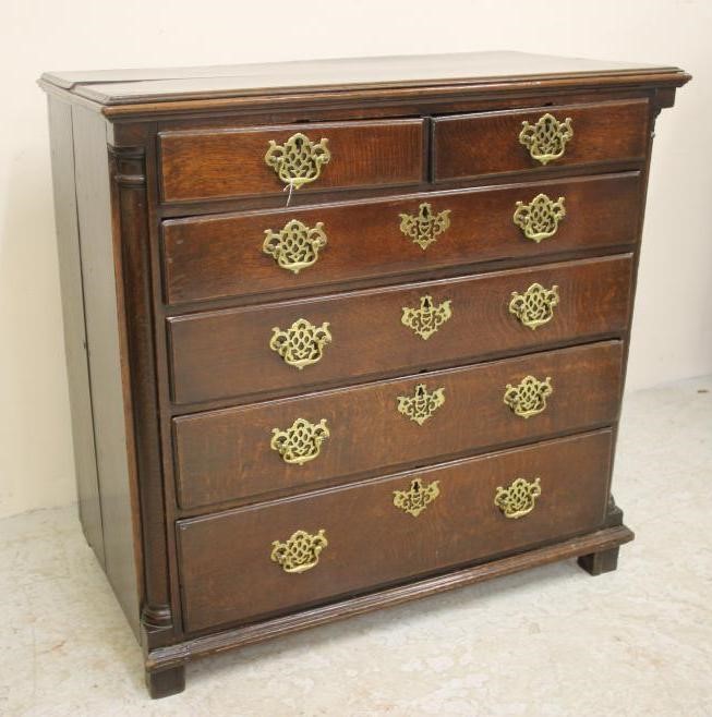 A GEORGIAN OAK CHEST Image