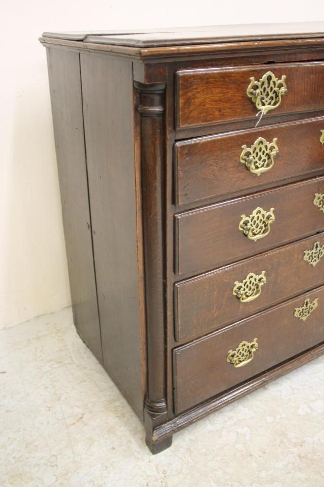 A GEORGIAN OAK CHEST Image