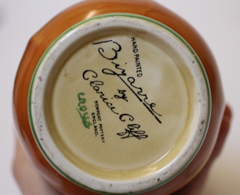 A CLARICE CLIFF NEWPORT POTTERY BIZARRE VASE Image