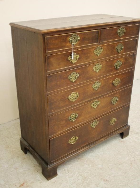 A GEORGIAN OAK CHEST Image