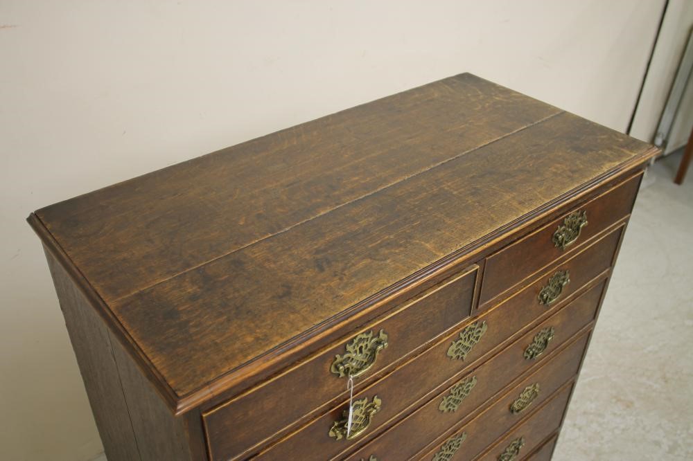 A GEORGIAN OAK CHEST Image