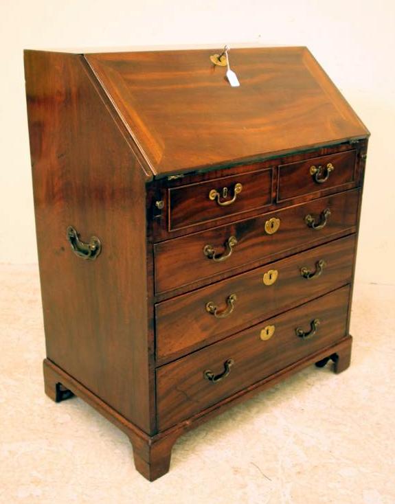 A GEORGIAN MAHOGANY BUREAU Image