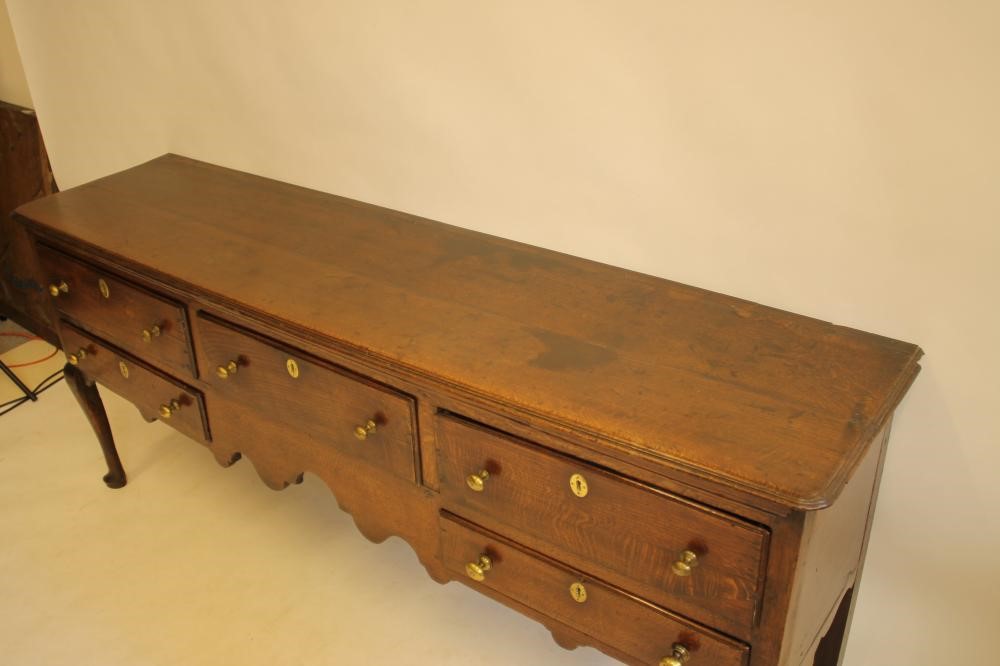 A GEORGIAN OAK DRESSER Image