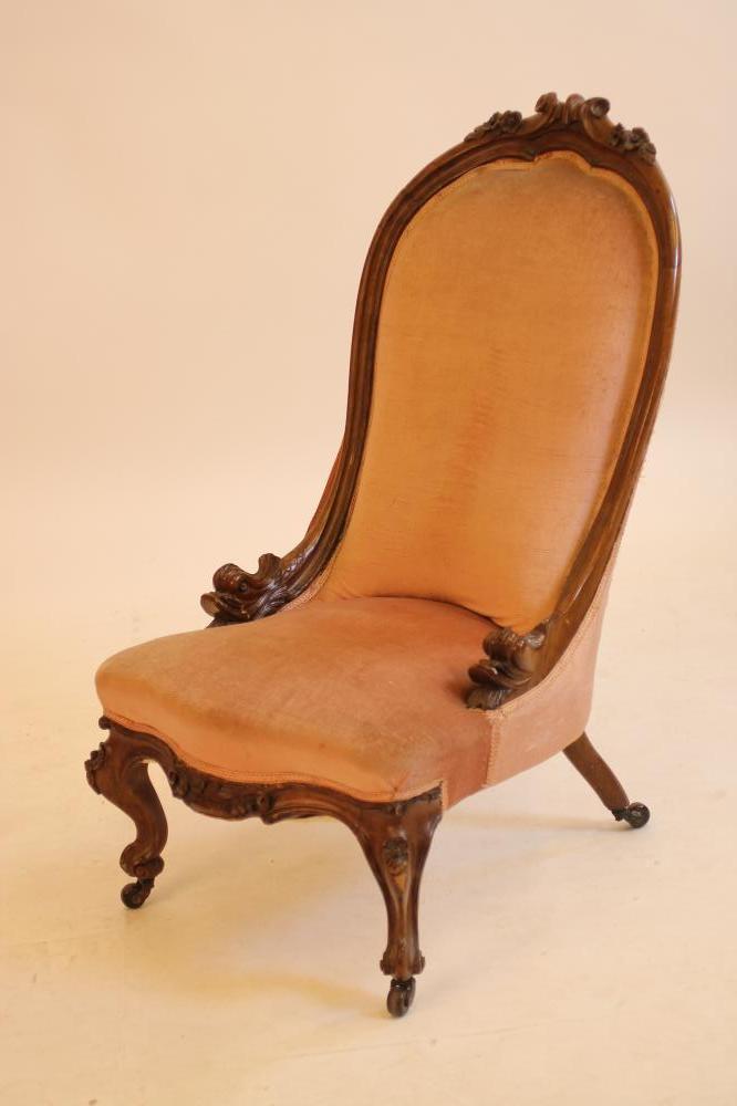 A VICTORIAN WALNUT FRAMED NURSING CHAIR of spoon back form upholstered in a pink velvet Image