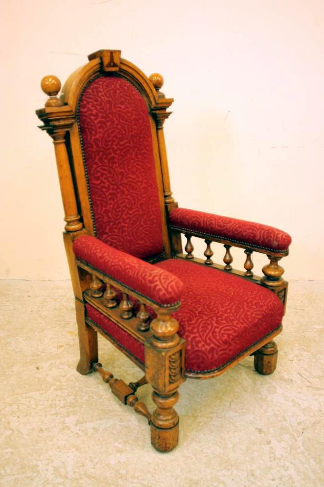 A VICTORIAN OAK MASONIC THRONE similar to the previous lot with Tuscan column uprights Image