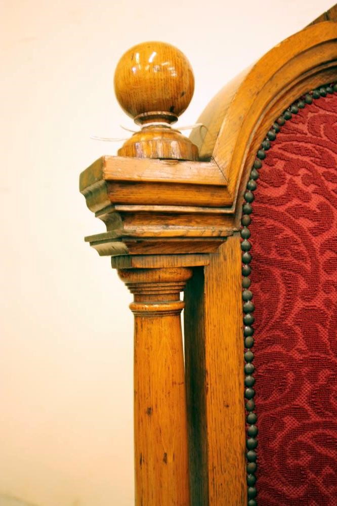 A VICTORIAN OAK MASONIC THRONE similar to the previous lot with Tuscan column uprights Image