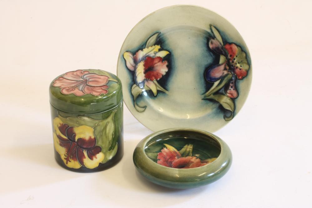 A MOORCROFT POTTERY TEA PLATE Image