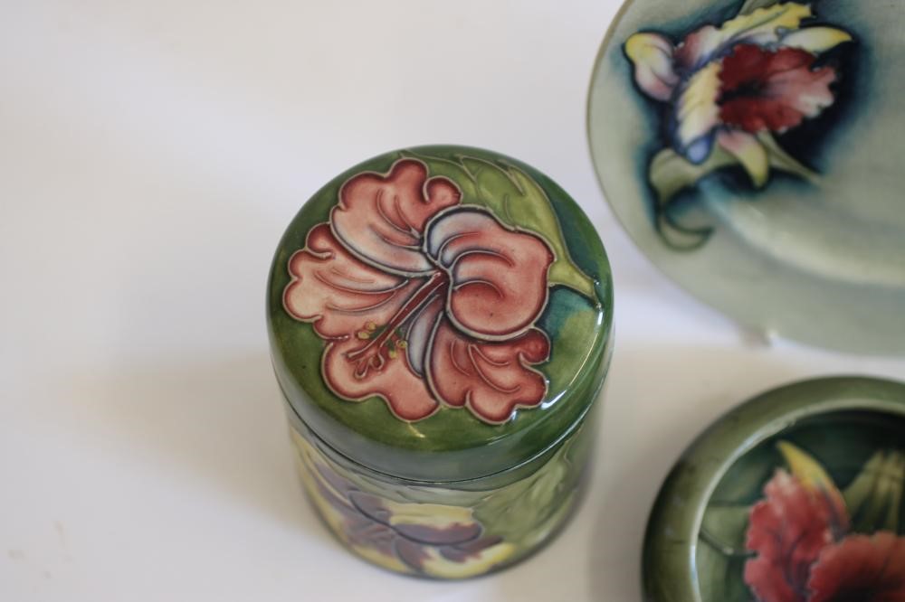 A MOORCROFT POTTERY TEA PLATE Image