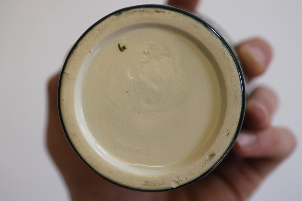 A MOORCROFT POTTERY TEA PLATE Image